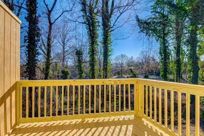 Building Photo - Newly Remodeled 1 Bedroom Condo in Prime Location! No Pets