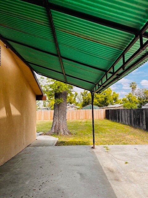 Primary Photo - 1415 E Andrews Ave