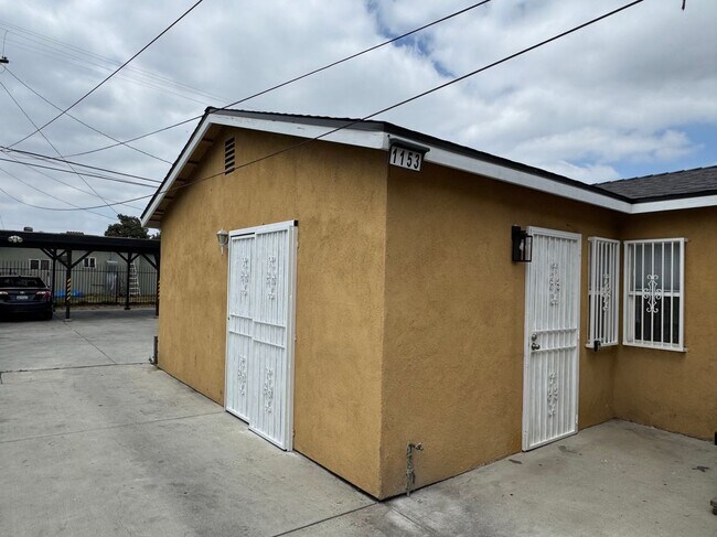 Building Photo - 1153 E 71st St