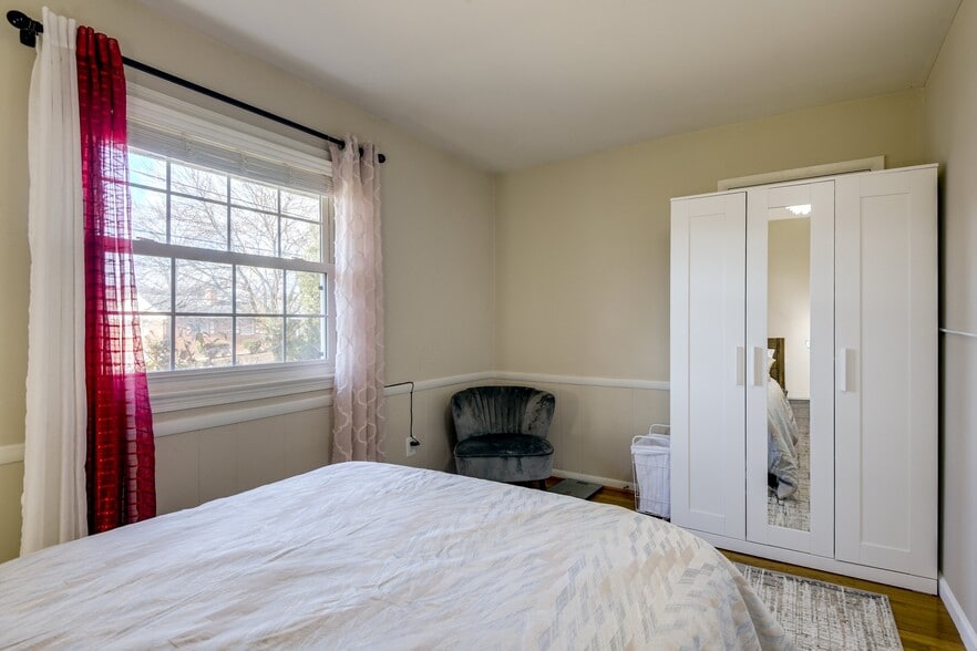 Building Photo - 12401 La Plata St