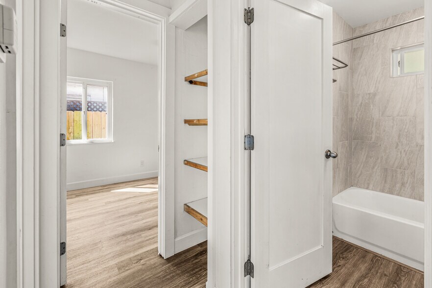 Building Photo - 1070 10th St