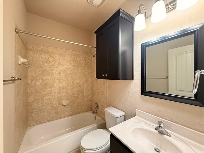 Building Photo - 2021 Simond Ave