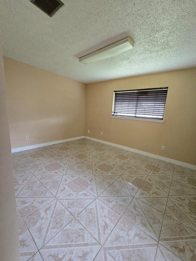 Building Photo - 822 Ivy Hollow St