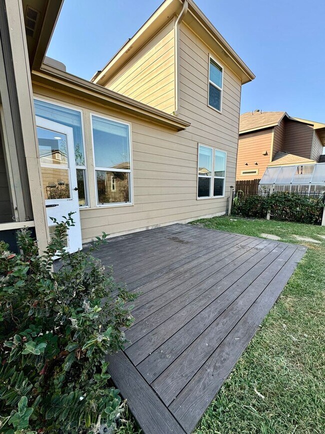 Building Photo - AVAILABLE SOON!