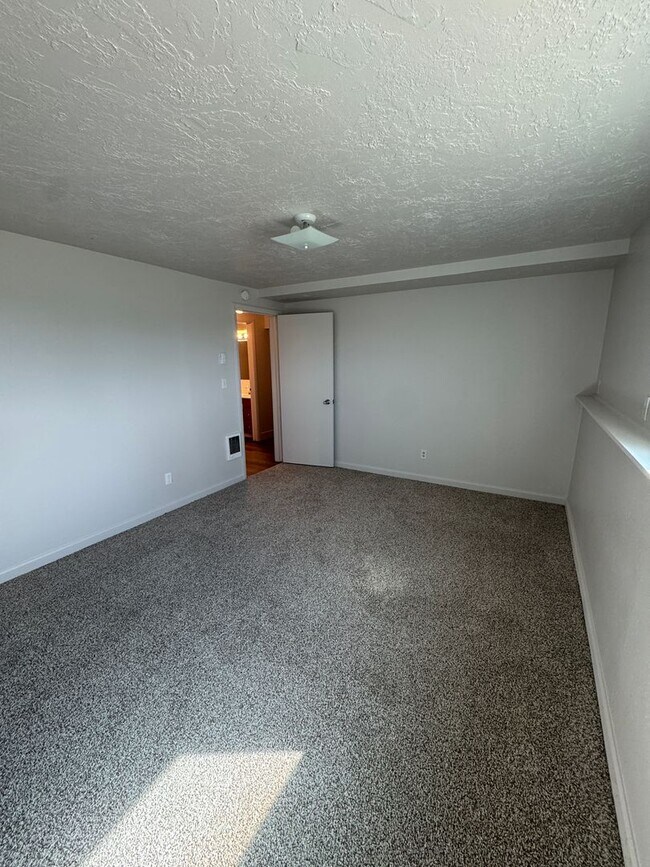 Building Photo - 2192 E Hwy 33