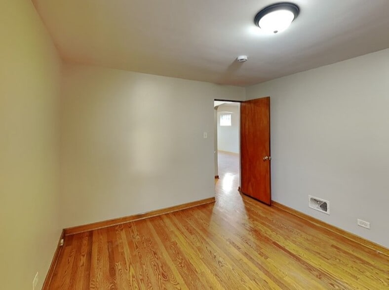 Building Photo - 3542 Wesley Ave
