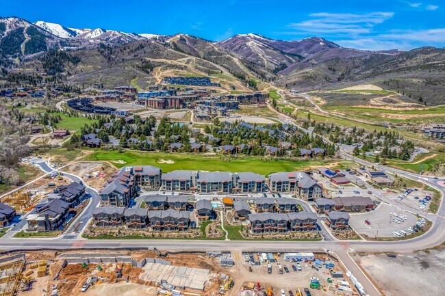 Building Photo - 3751 Blackstone Dr