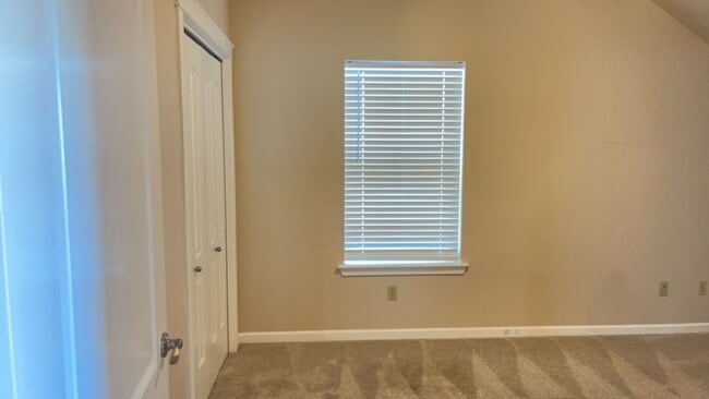 Building Photo - Peaceful 2-bedroom 1-bath Cottage with Dec...