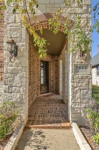 Building Photo - 5811 Lightfoot Ln
