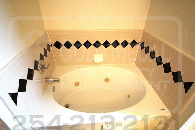 Building Photo - 4302 Hank Dr