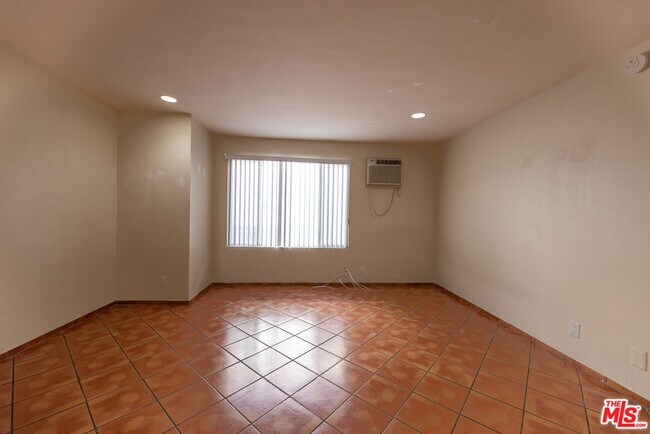 Building Photo - 947 Westmoreland Ave