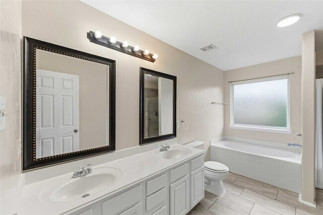 Building Photo - 11015 Shumard Oak Ct