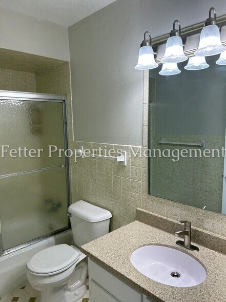 Building Photo - 4812 Oak Hill Rd