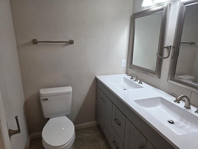 Building Photo - 21307 SE Hawthorne Rd