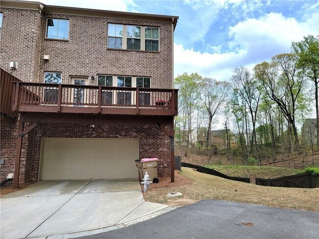 Building Photo - 600 Northaven Ave