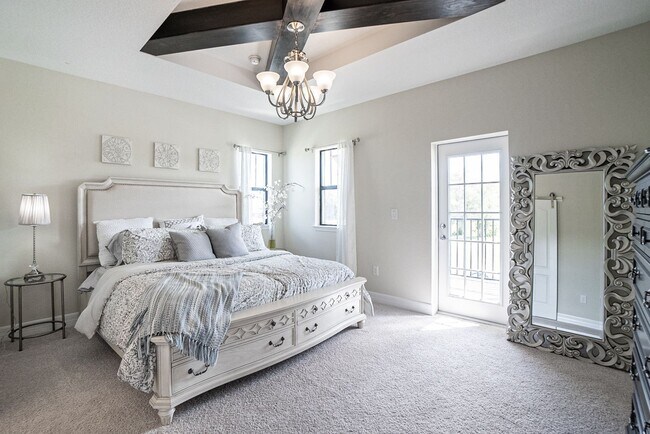 Building Photo - 3/2.5 Beautiful Model Townhome with Screened Courtyard & 2 Car Garage