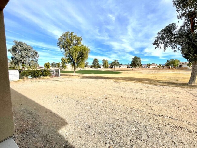 Building Photo - Beautiful 3 Bedroom Home on Desert Lakes Golf Course!