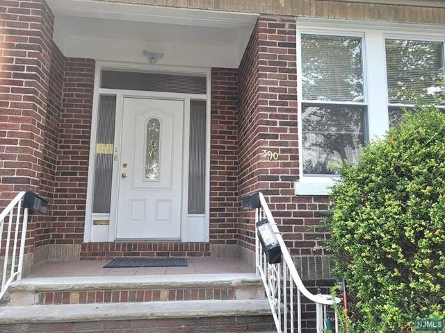 Building Photo - 390 Abbott Ave