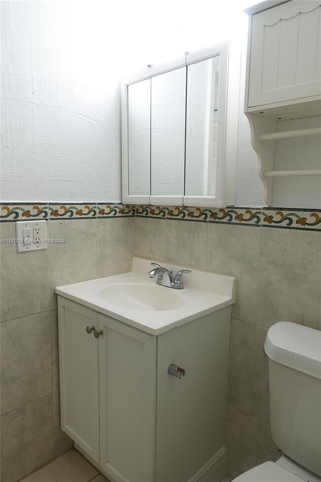 Building Photo - 495 NW 72nd Ave