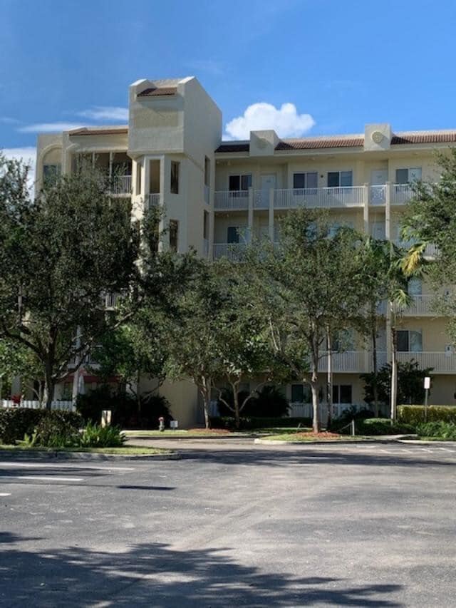 Building Photo - 3500 Oaks Clubhouse Dr