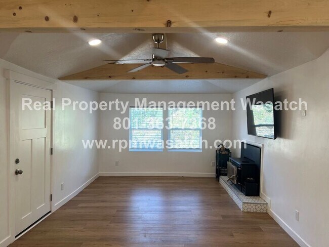 Building Photo - 1388 Country Ln
