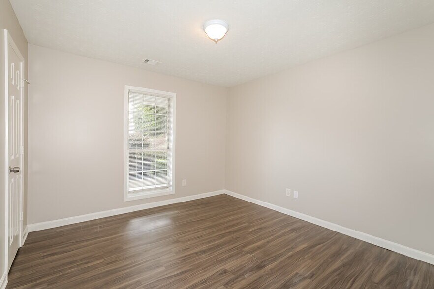 Building Photo - 5712 Mistyview Dr