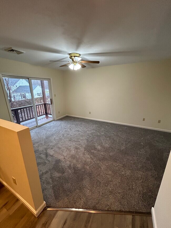 Family Room - Maple Tree Apartments