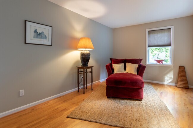 Building Photo - 12 Morningstar Dr