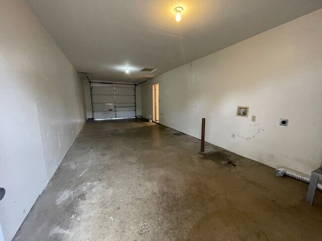 Building Photo - SKAE112-Triplex