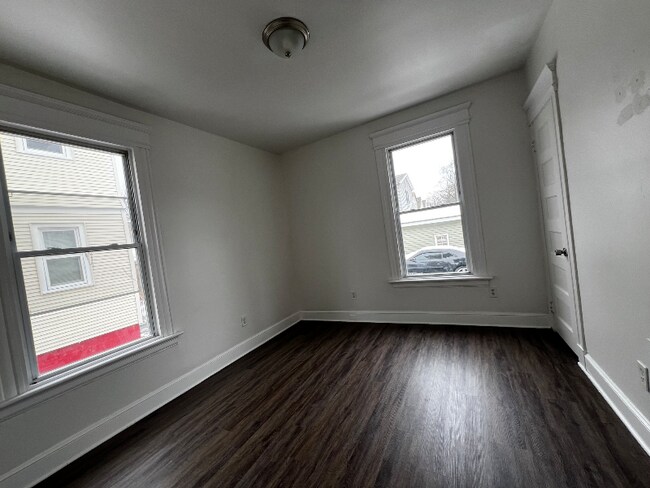 Building Photo - 879 Elm St