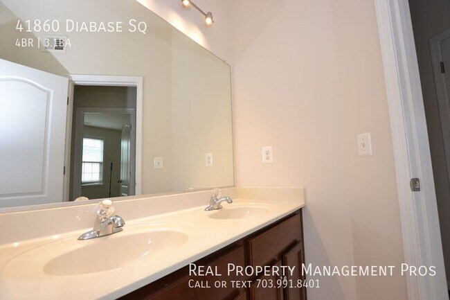 Building Photo - 41860 Diabase Square