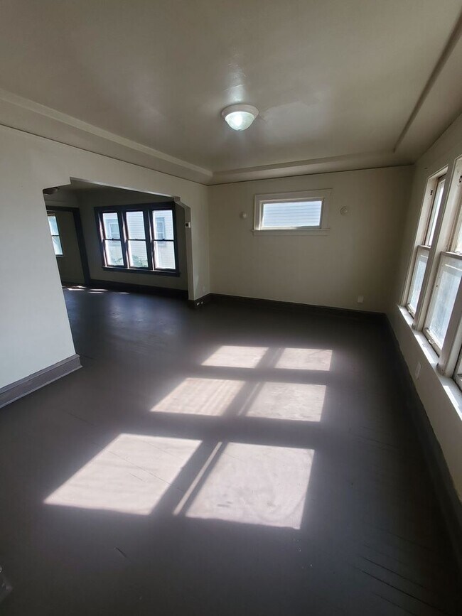 Primary Photo - 2920-2922 W Melvina St. (Duplex)