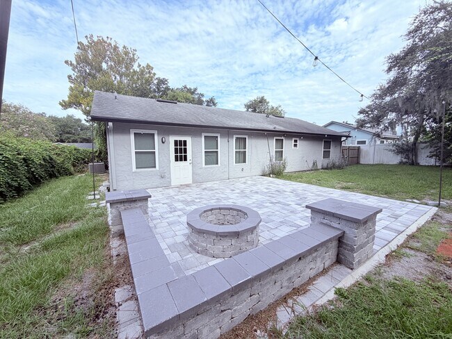 Building Photo - 612 Sherwood Oaks Cir