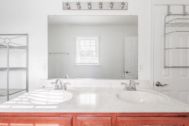 Building Photo - Charming 4 bedroom Colonial in Midlothian!