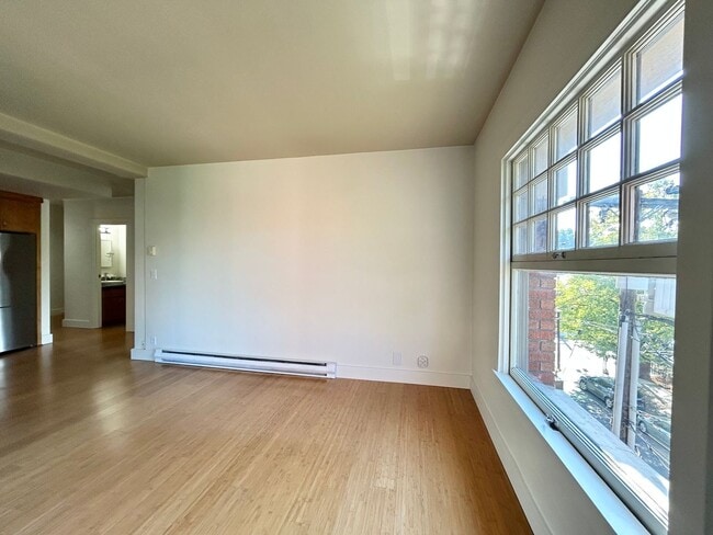 Building Photo - Top Floor Vintage 1 Bed, 1 Bath Condo!