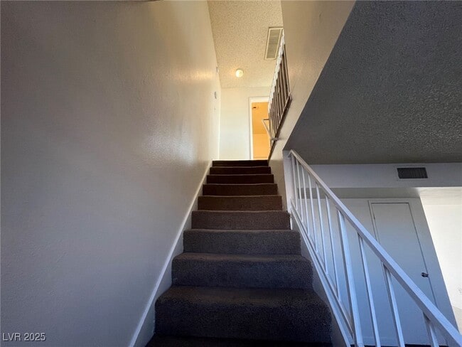 Building Photo - 2112 Sun Ave