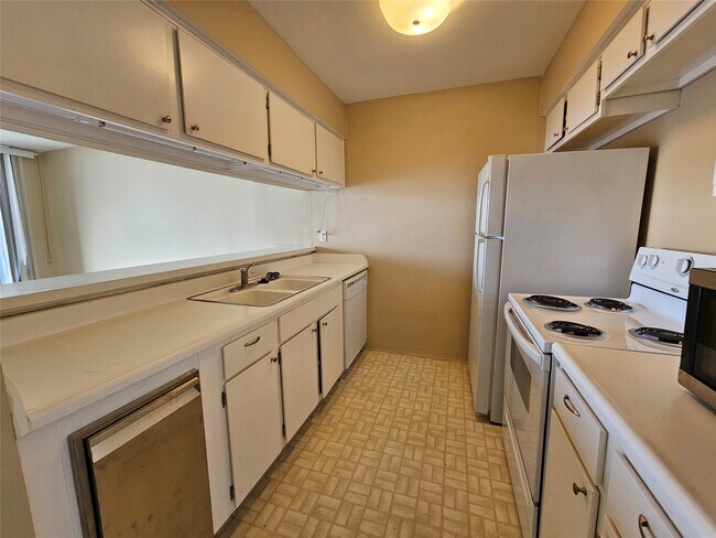 Building Photo - 12600 Melville Dr