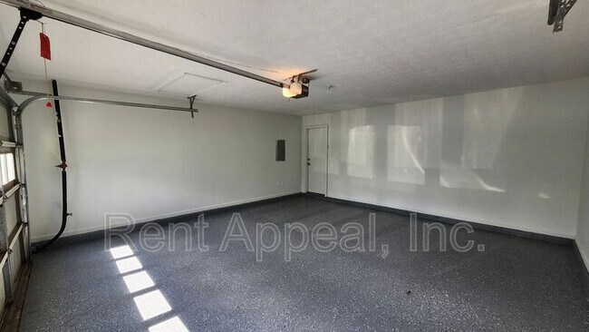 Building Photo - 587 N Shore Rd