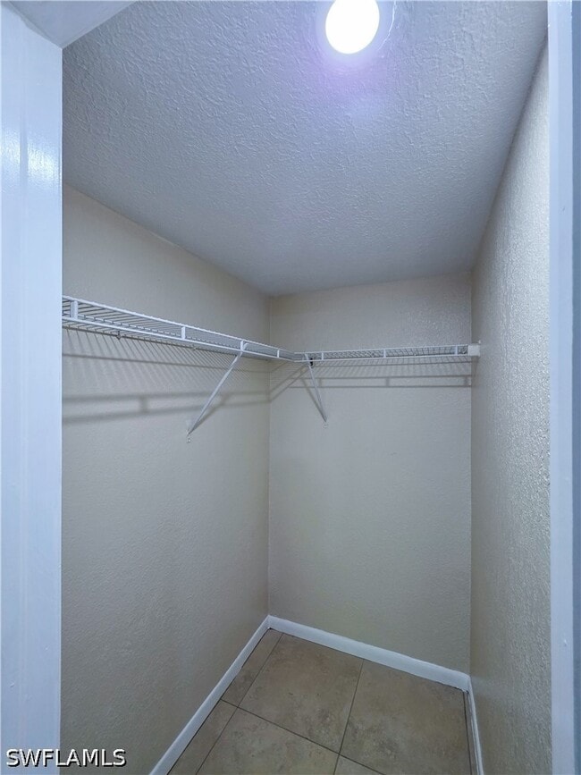 Building Photo - 4621 Bayshore Dr