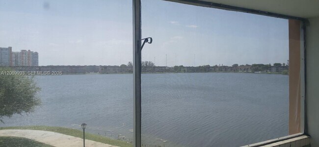 Building Photo - 1591 NE Miami Gardens Dr