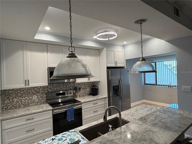 Building Photo - 910 Pinellas Bayway S