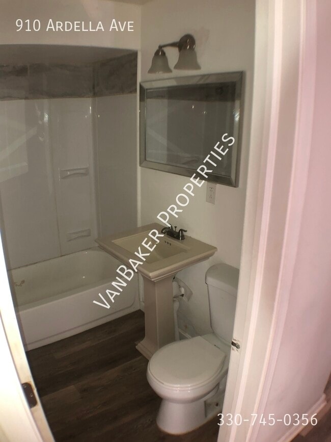 Building Photo - 910 Ardella Ave