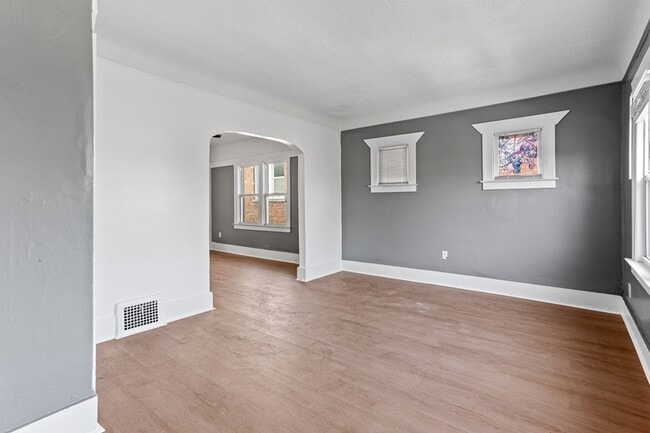 Building Photo - 2045 Clements St