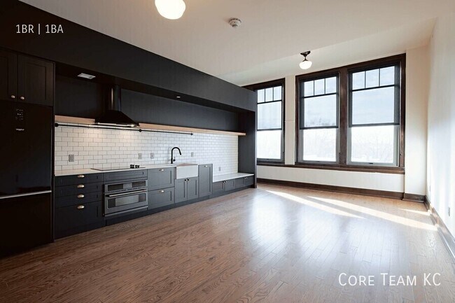 Building Photo - 310 E 39th-A3