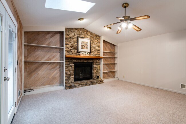 Building Photo - Awesome ranch home in Farmgate Subdivision