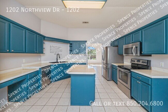 Building Photo - 1202 Northview Dr