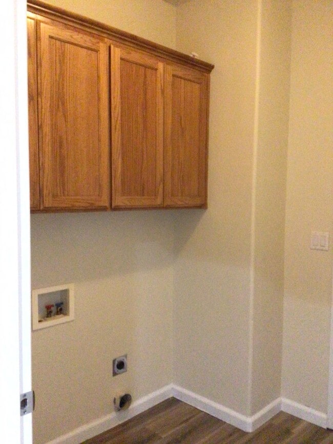 Building Photo - 3 Bedroom Home in Sherwood Neighborhood