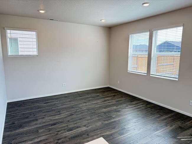 Building Photo - Newer 3 bedroom 2.5 bathroom house!