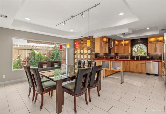 Building Photo - 708 Kiwi Ave