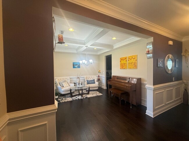 Building Photo - Sought-After Skybrook Community